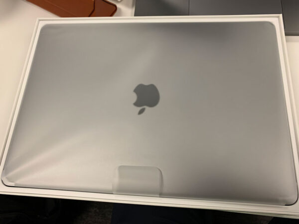 Apple Macbook Pro Retina Touchbar (A1706), i7, 3.3GHz,16GB RAM,1TB SSD,NEW OPEN BOX - Image 4