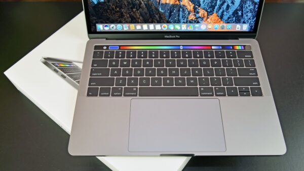 Apple Macbook Pro Retina Touchbar (A1706), i7, 3.3GHz,16GB RAM,1TB SSD,NEW OPEN BOX - Image 3